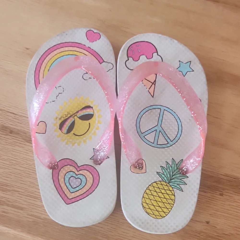 The Childrens Place Kids Glittery Pink Flip Flops Size 7/8 - Picture 4 of 9